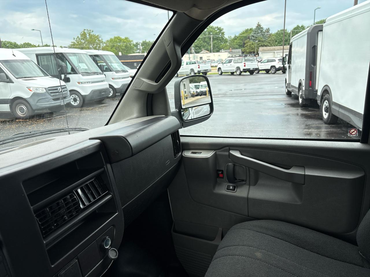 GMC Savana Cargo Van RWD 2500 135" 2025