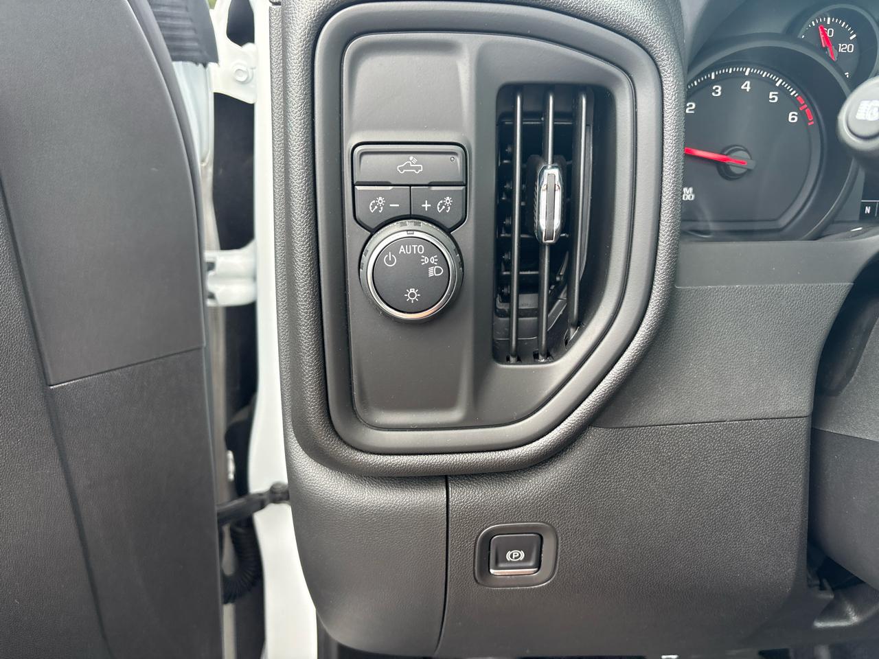 Chevrolet Silverado 1500 2WD Reg Cab 140" Work Truck 2025