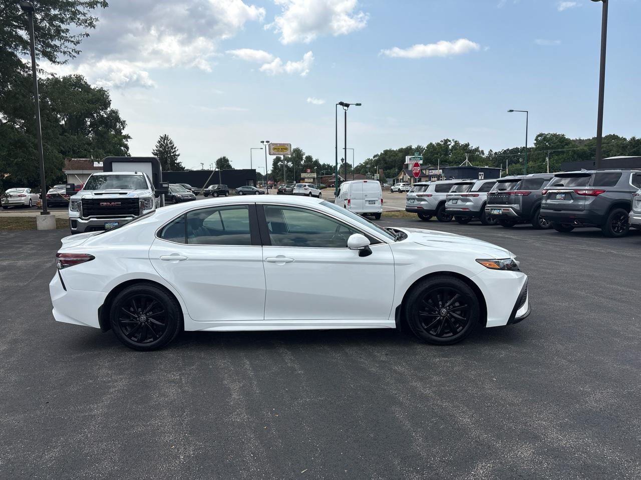Toyota Camry SE Auto (Natl) 2024