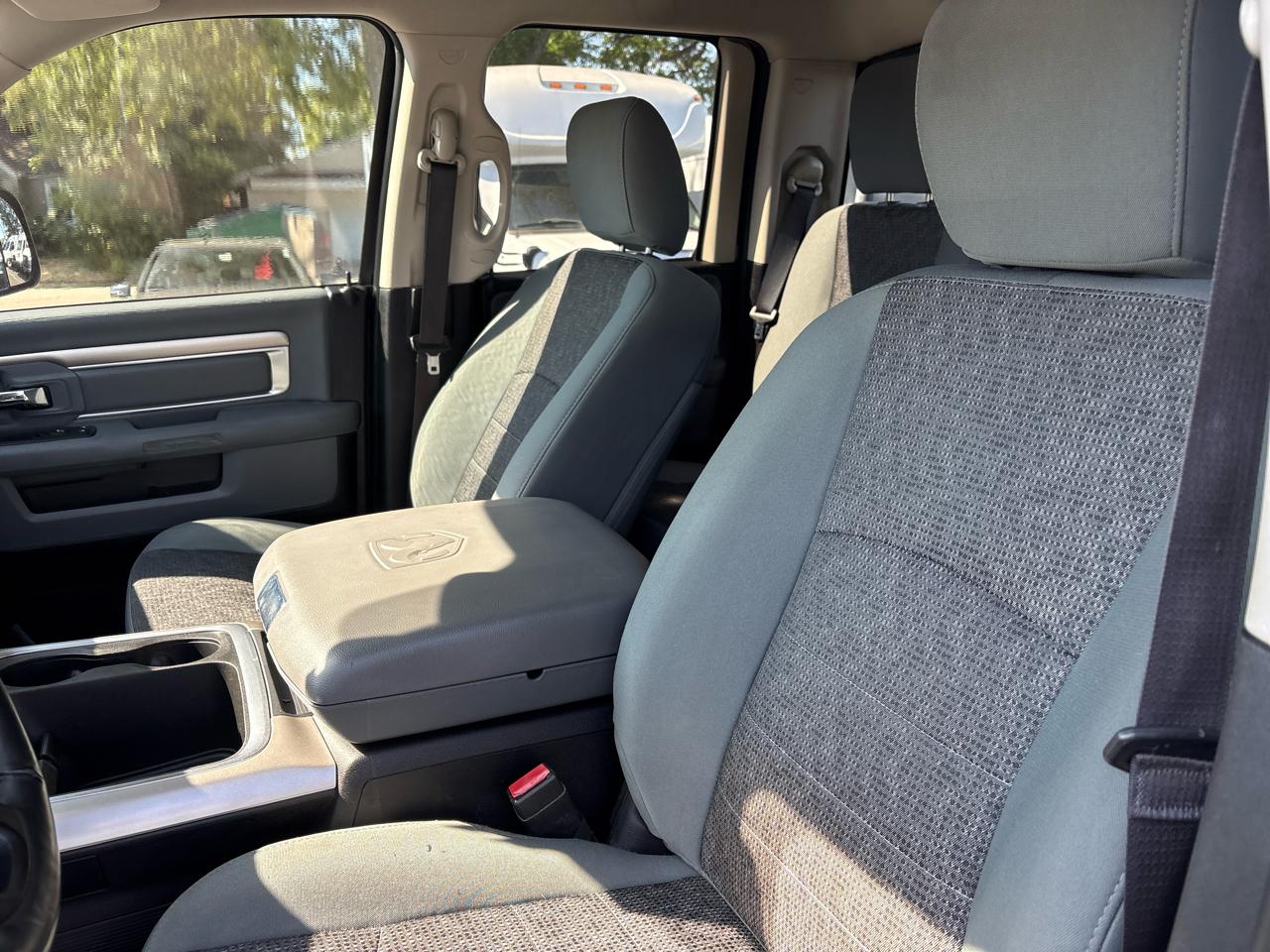 RAM 1500 4WD Quad Cab 140.5" Big Horn 2016