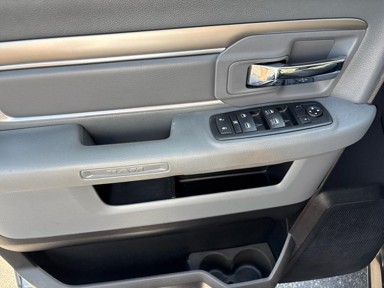 RAM 1500 4WD Quad Cab 140.5" Big Horn 2016