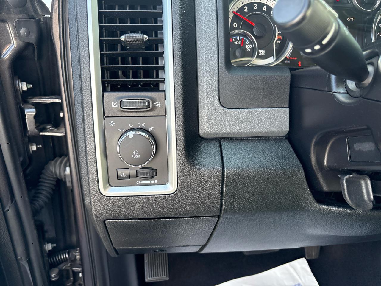 RAM 1500 4WD Quad Cab 140.5" Big Horn 2016