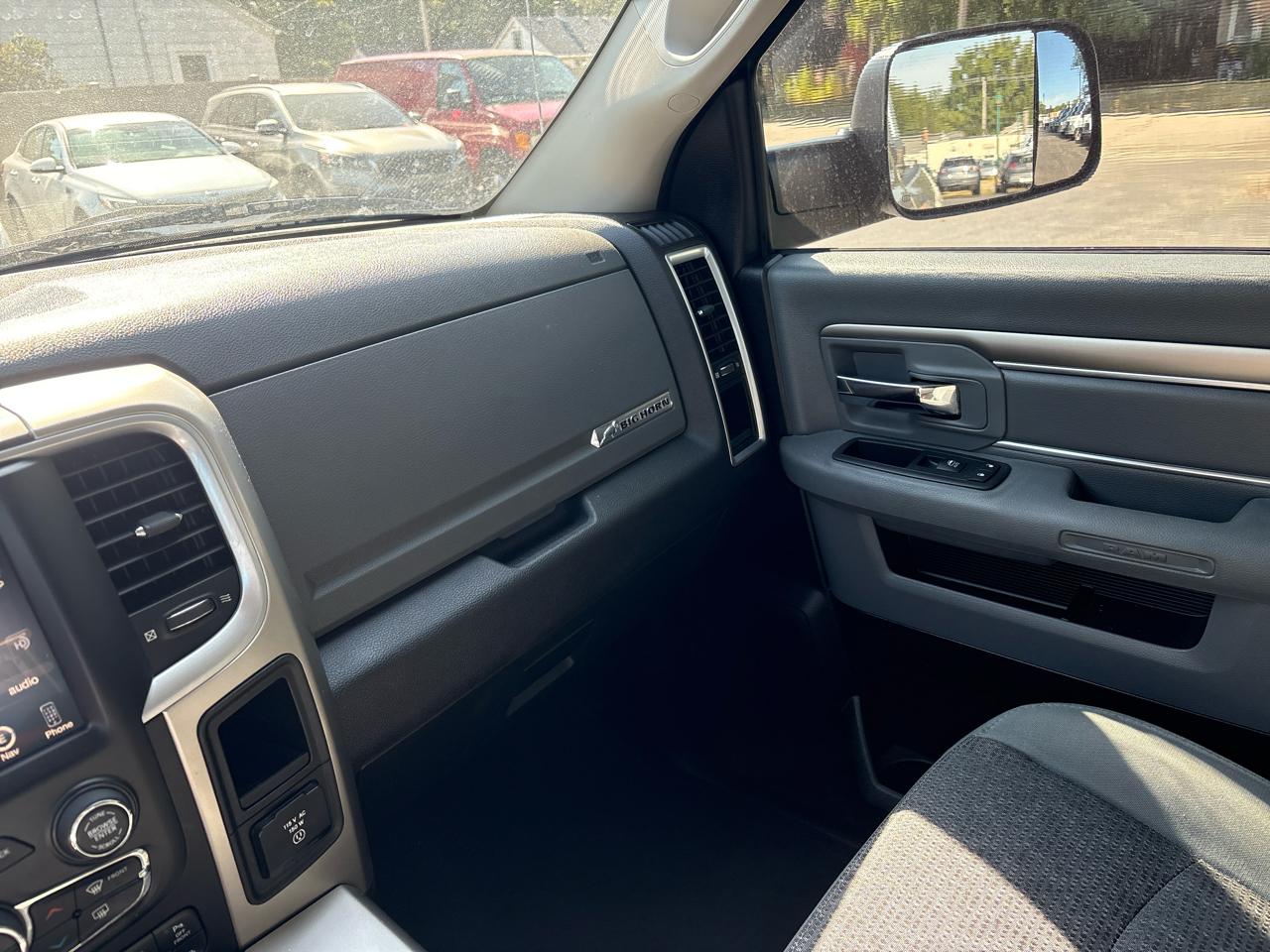 RAM 1500 4WD Quad Cab 140.5" Big Horn 2016