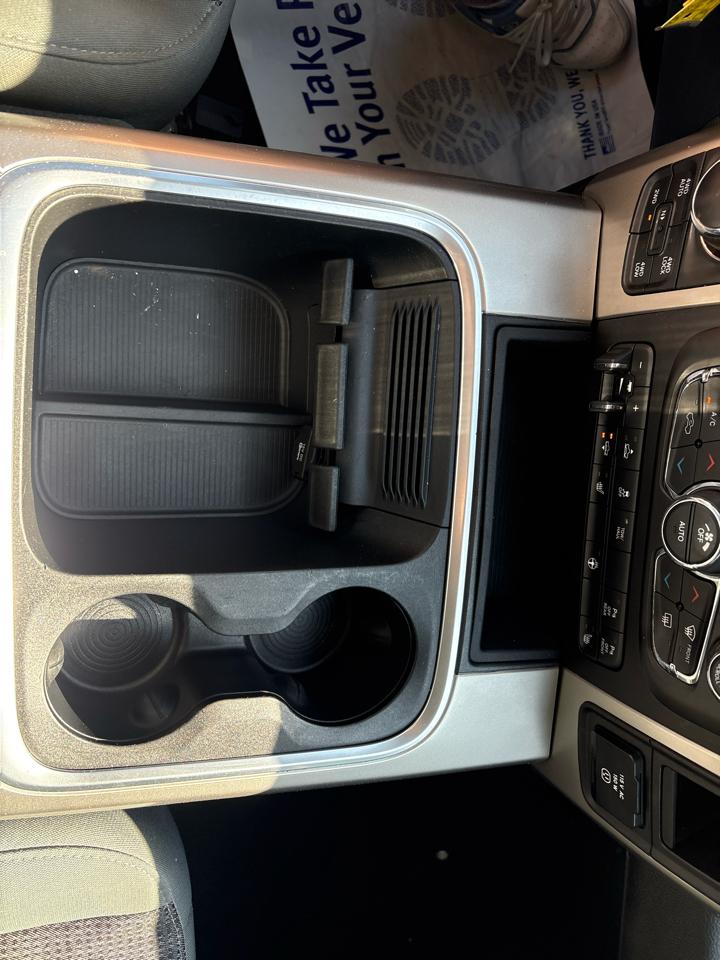 RAM 1500 4WD Quad Cab 140.5" Big Horn 2016