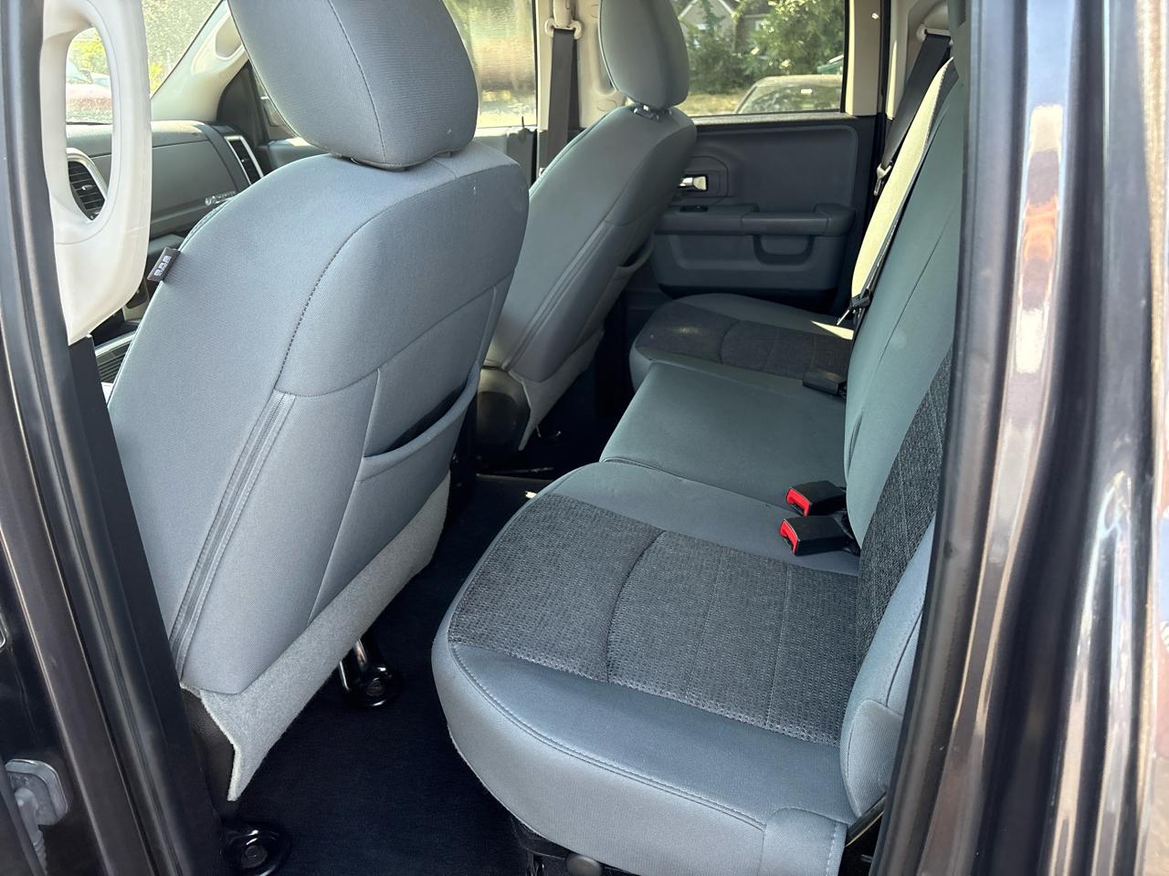 RAM 1500 4WD Quad Cab 140.5" Big Horn 2016