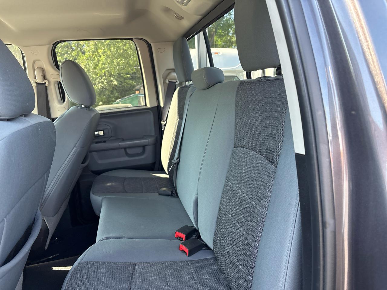 RAM 1500 4WD Quad Cab 140.5" Big Horn 2016