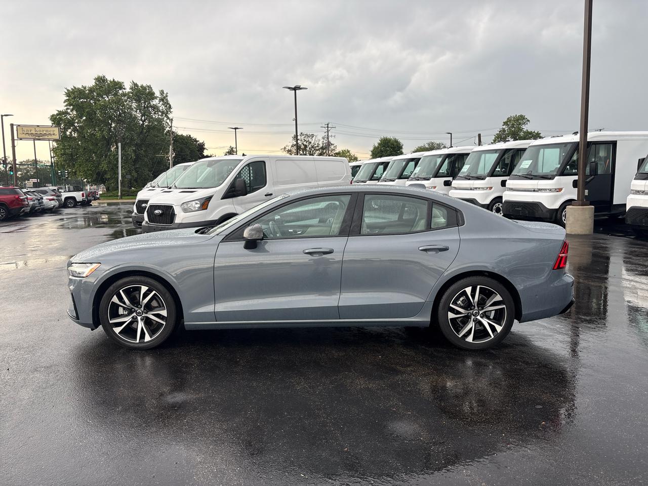Volvo S60 B5 FWD Plus Dark Theme 2023