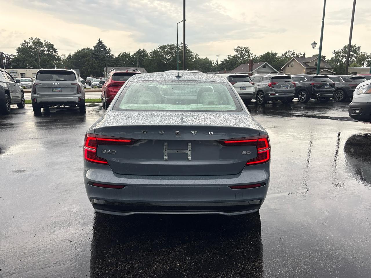 Volvo S60 B5 FWD Plus Dark Theme 2023