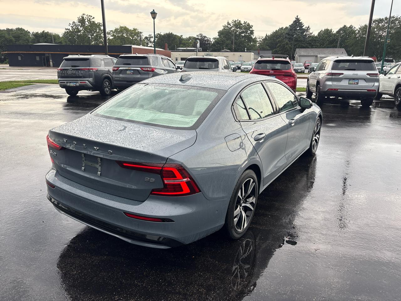 Volvo S60 B5 FWD Plus Dark Theme 2023