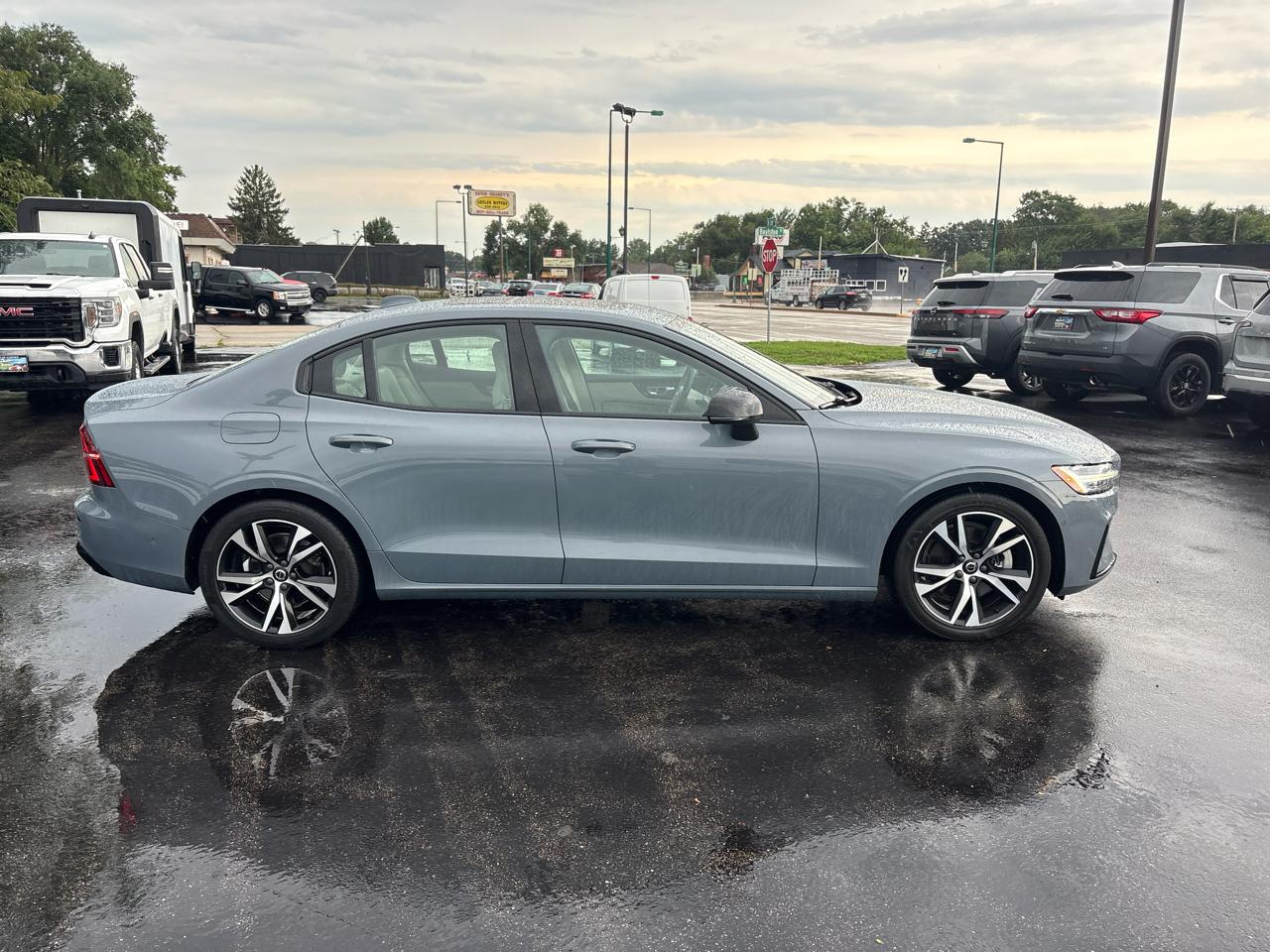 Volvo S60 B5 FWD Plus Dark Theme 2023
