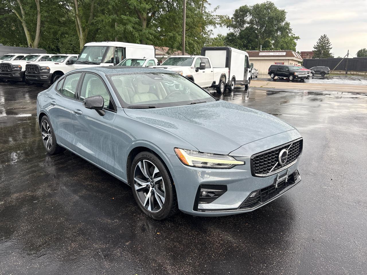 Volvo S60 B5 FWD Plus Dark Theme 2023