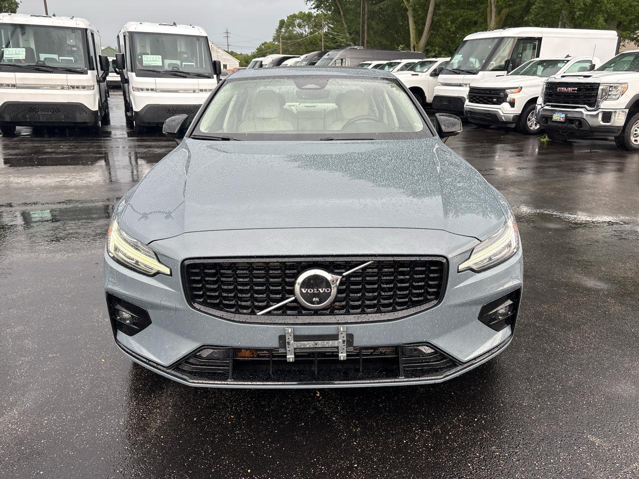 Volvo S60 B5 FWD Plus Dark Theme 2023