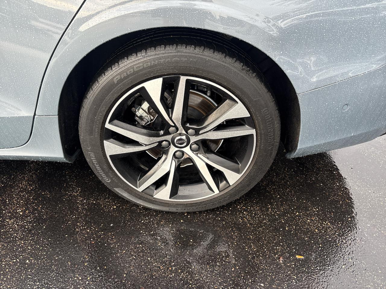 Volvo S60 B5 FWD Plus Dark Theme 2023