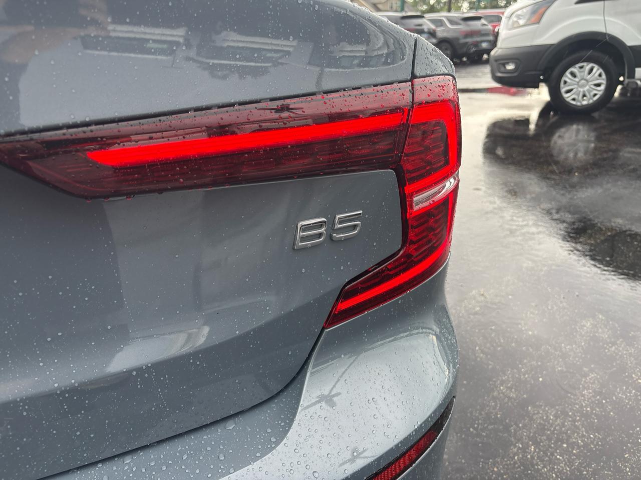 Volvo S60 B5 FWD Plus Dark Theme 2023