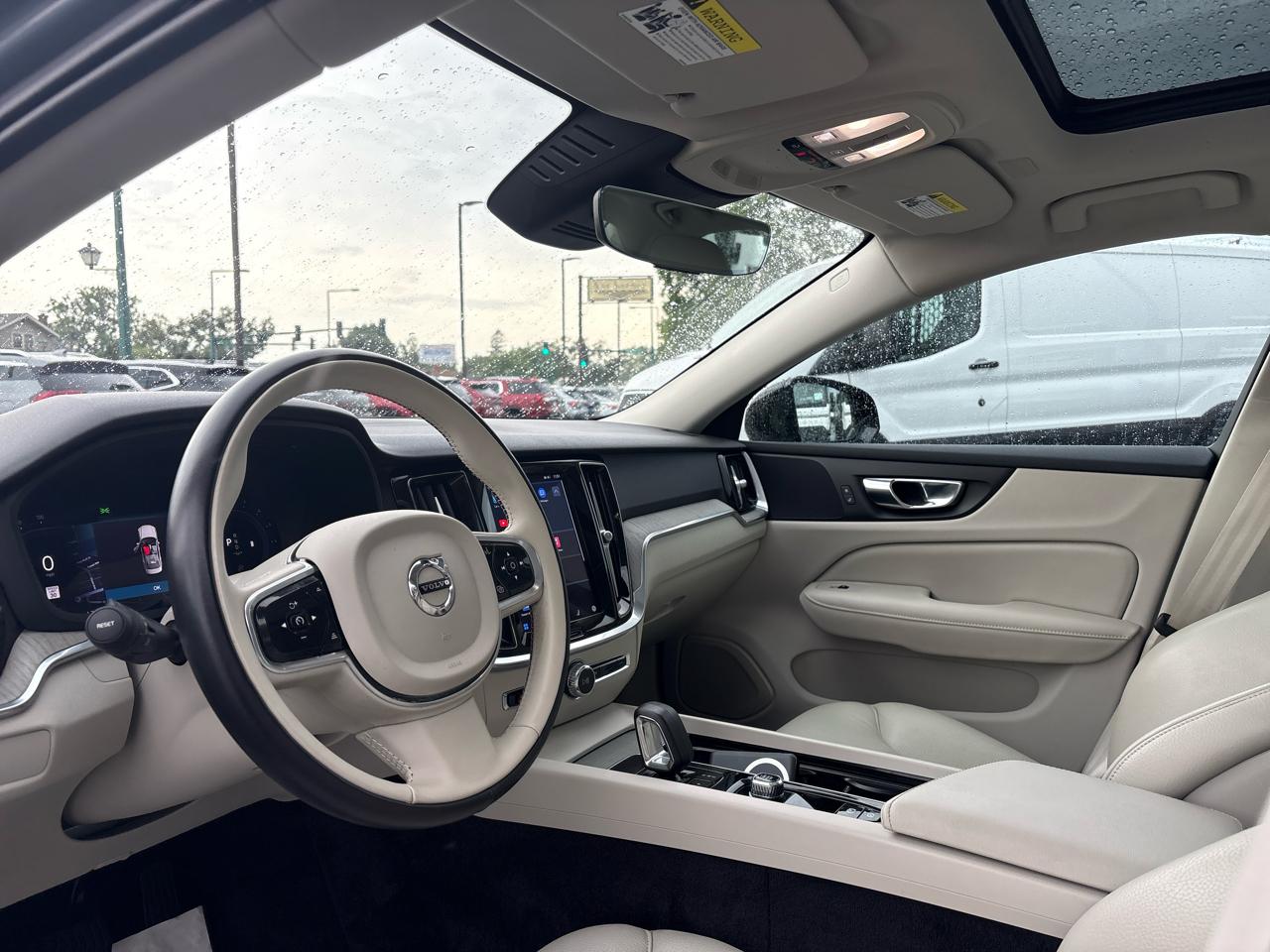 Volvo S60 B5 FWD Plus Dark Theme 2023