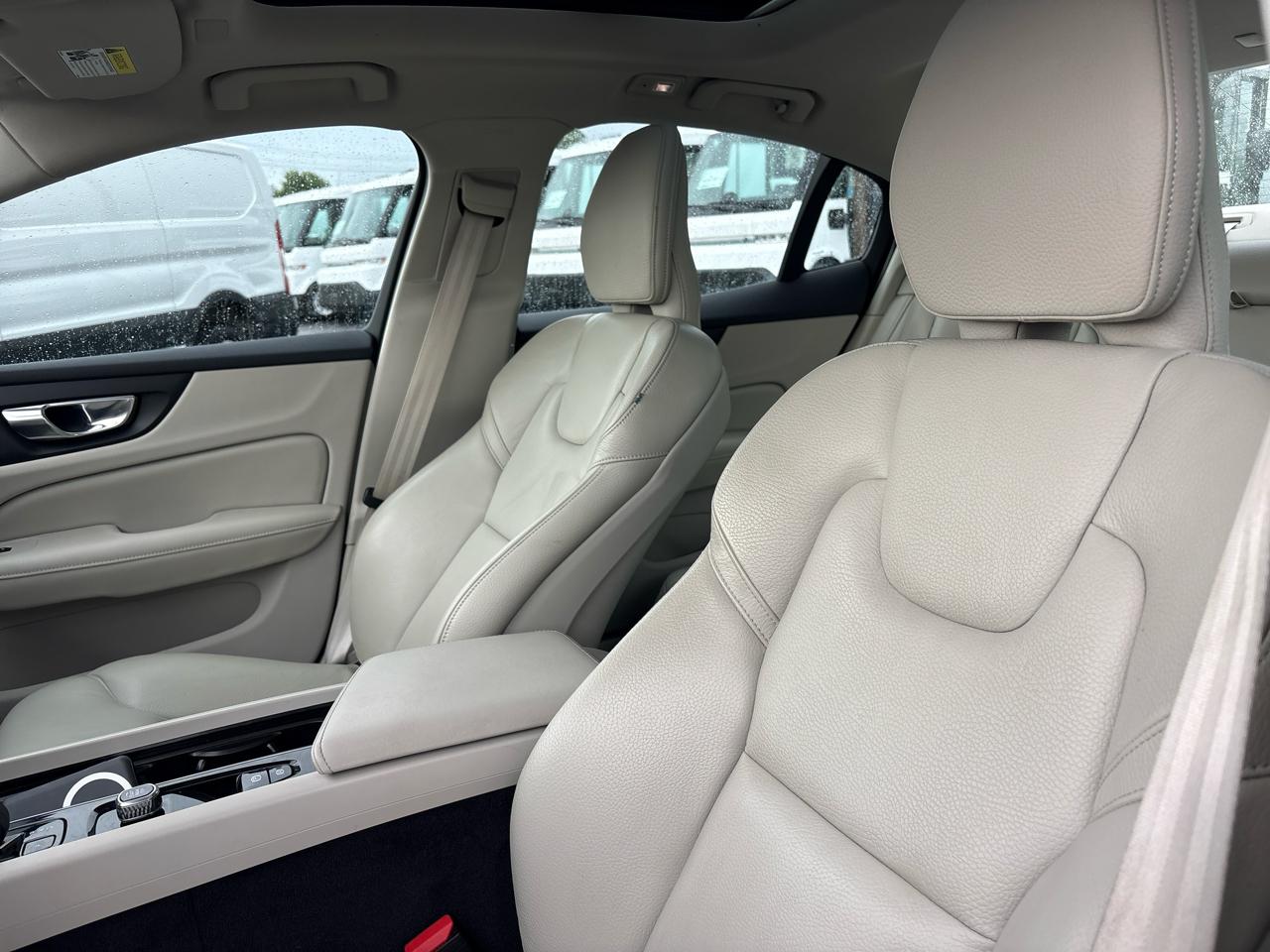 Volvo S60 B5 FWD Plus Dark Theme 2023