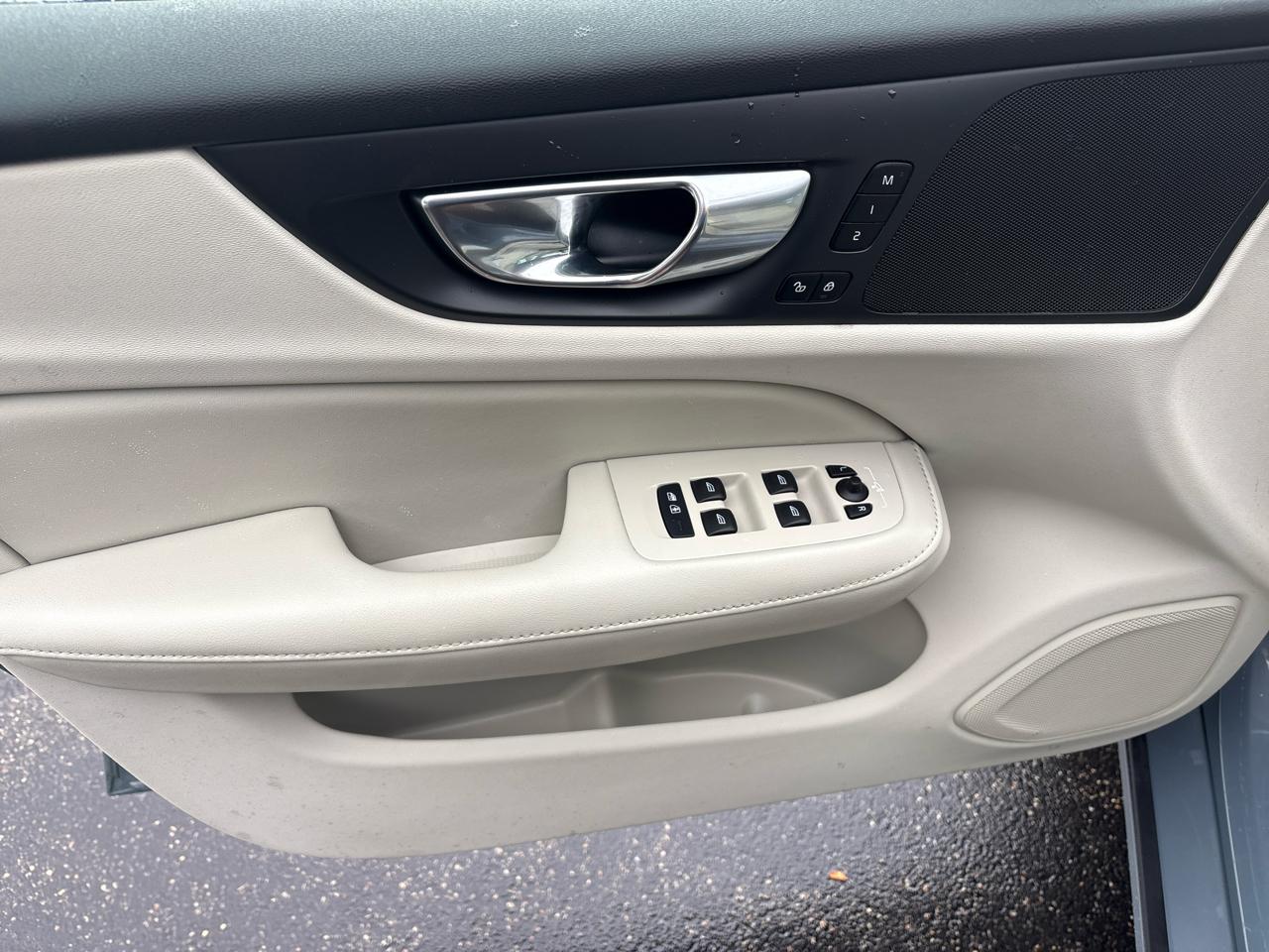Volvo S60 B5 FWD Plus Dark Theme 2023