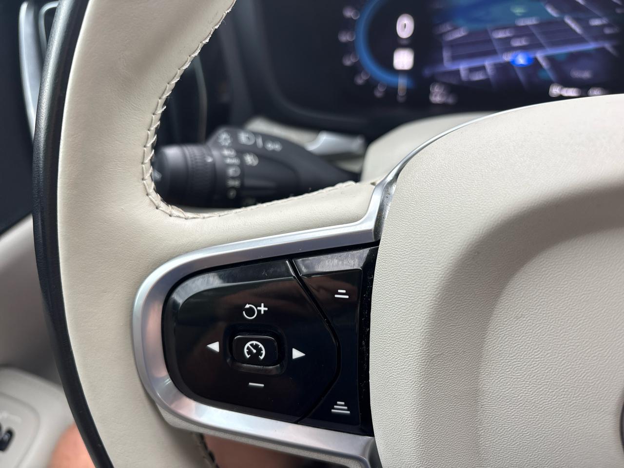 Volvo S60 B5 FWD Plus Dark Theme 2023