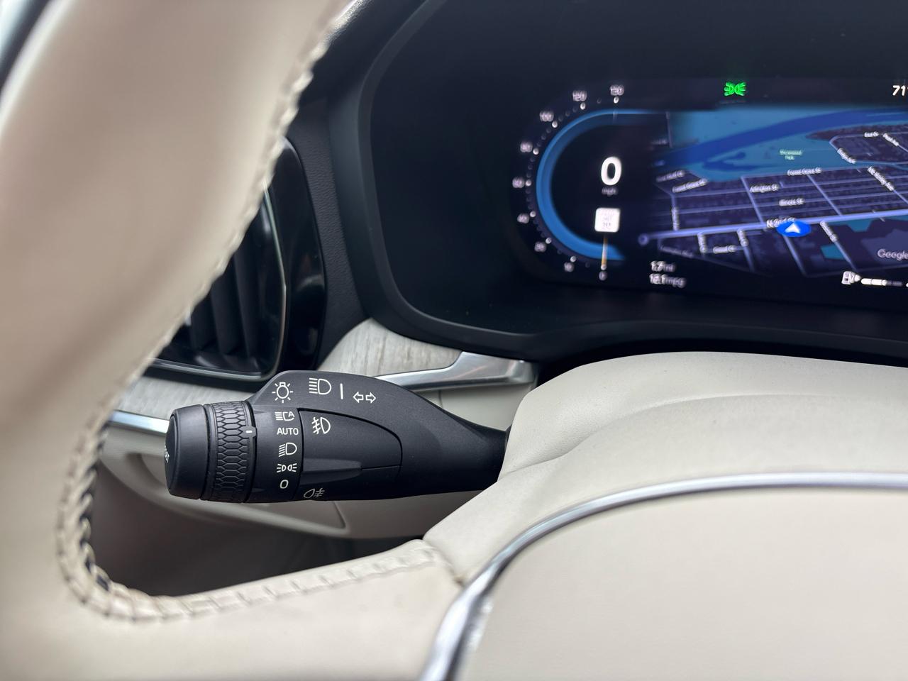 Volvo S60 B5 FWD Plus Dark Theme 2023