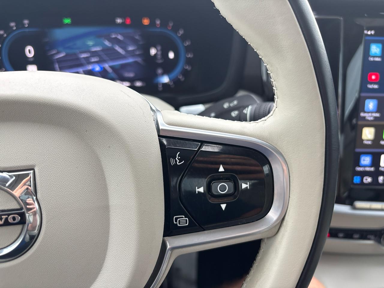 Volvo S60 B5 FWD Plus Dark Theme 2023