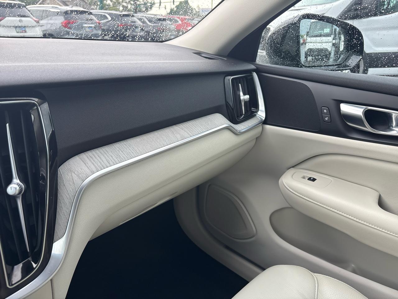 Volvo S60 B5 FWD Plus Dark Theme 2023