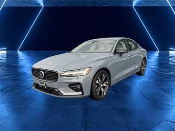 2023 Volvo S60 B5 FWD Plus Dark Theme