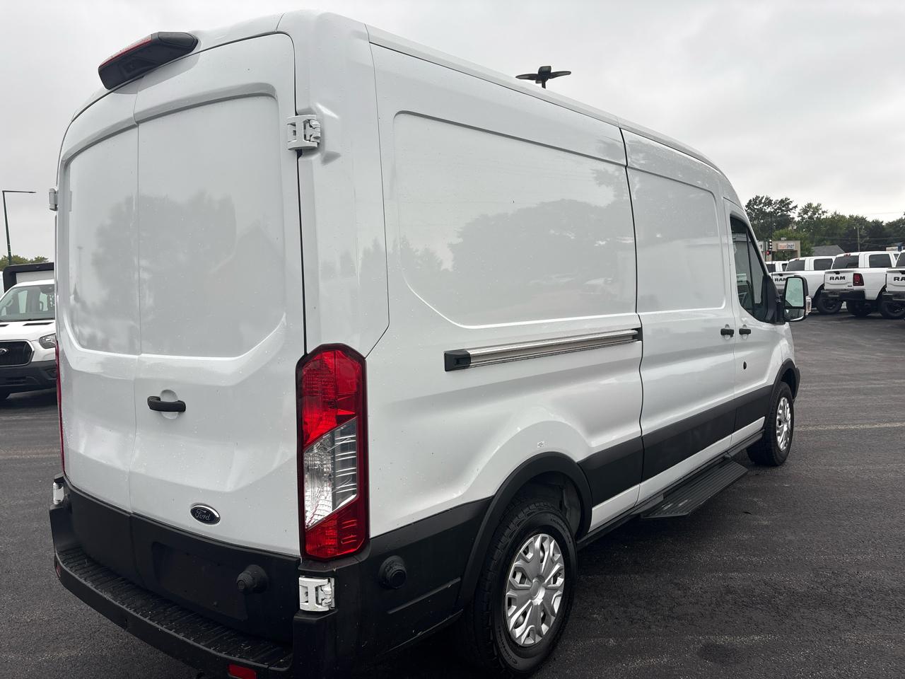 Ford Transit Van T-150 148" Med Rf 8600 GVWR Sliding RH Dr 2019