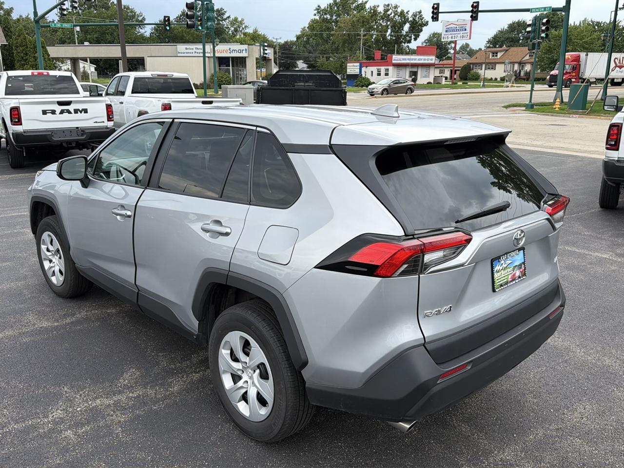Toyota RAV4 LE FWD (Natl) 2025