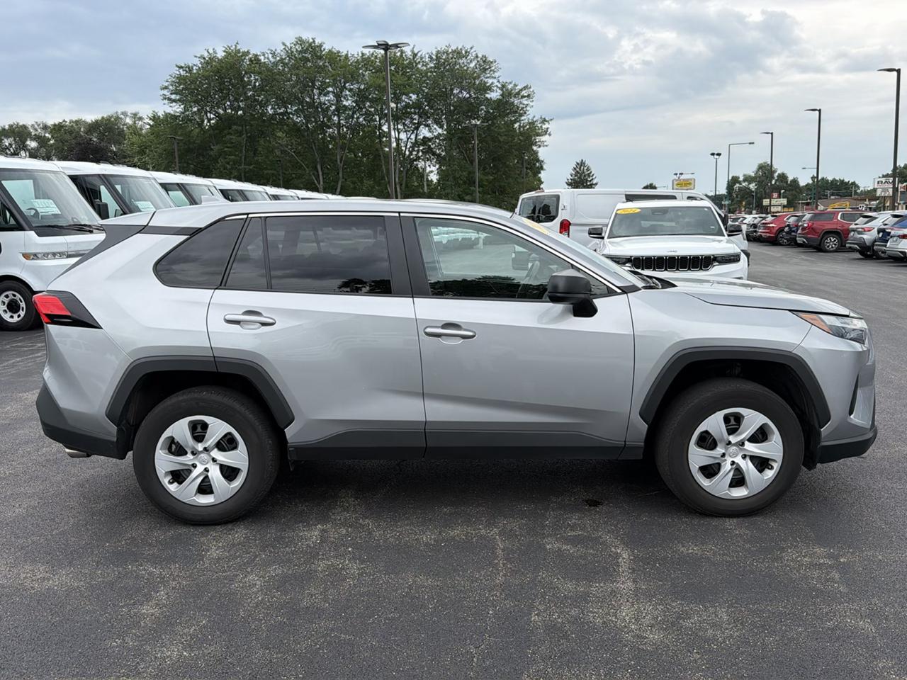 Toyota RAV4 LE FWD (Natl) 2025