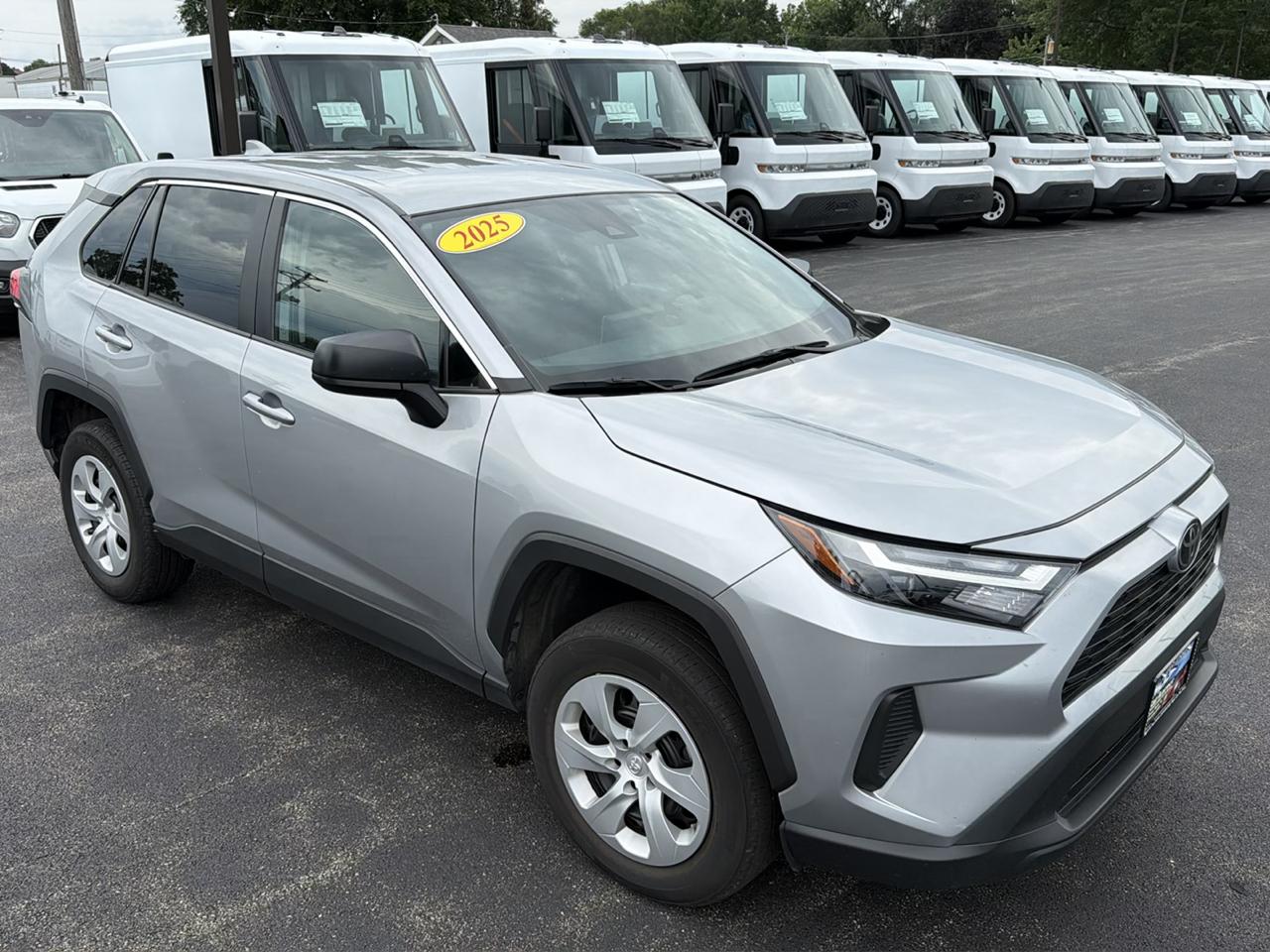 Toyota RAV4 LE FWD (Natl) 2025