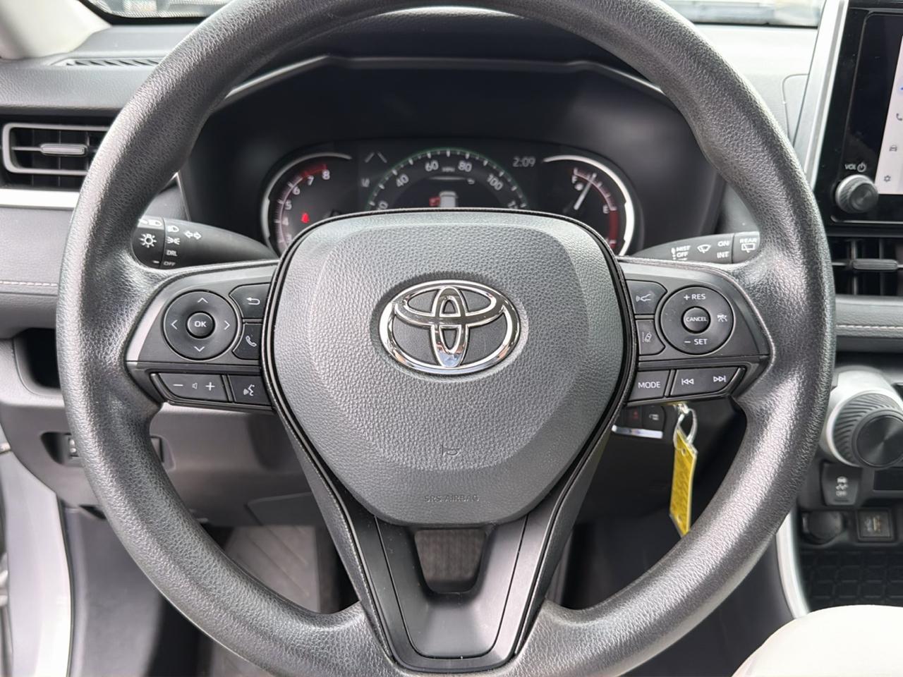 Toyota RAV4 LE FWD (Natl) 2025