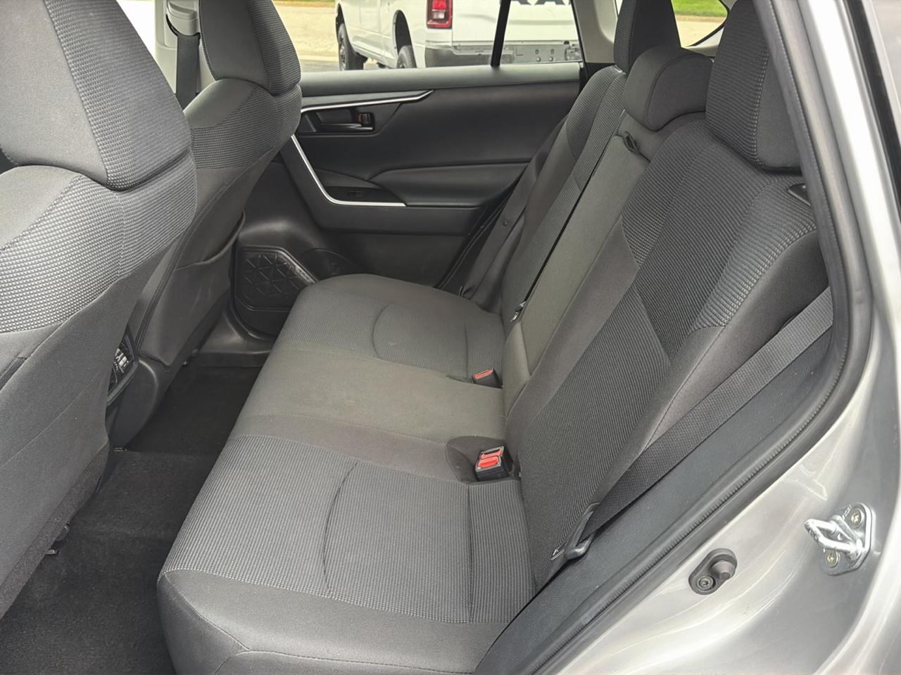 Toyota RAV4 LE FWD (Natl) 2025