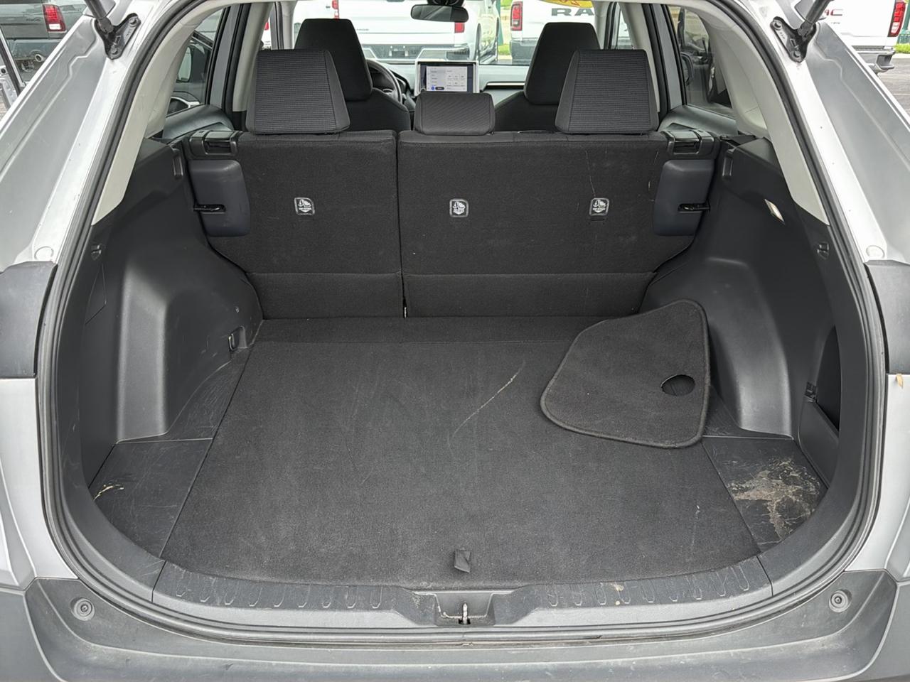 Toyota RAV4 LE FWD (Natl) 2025