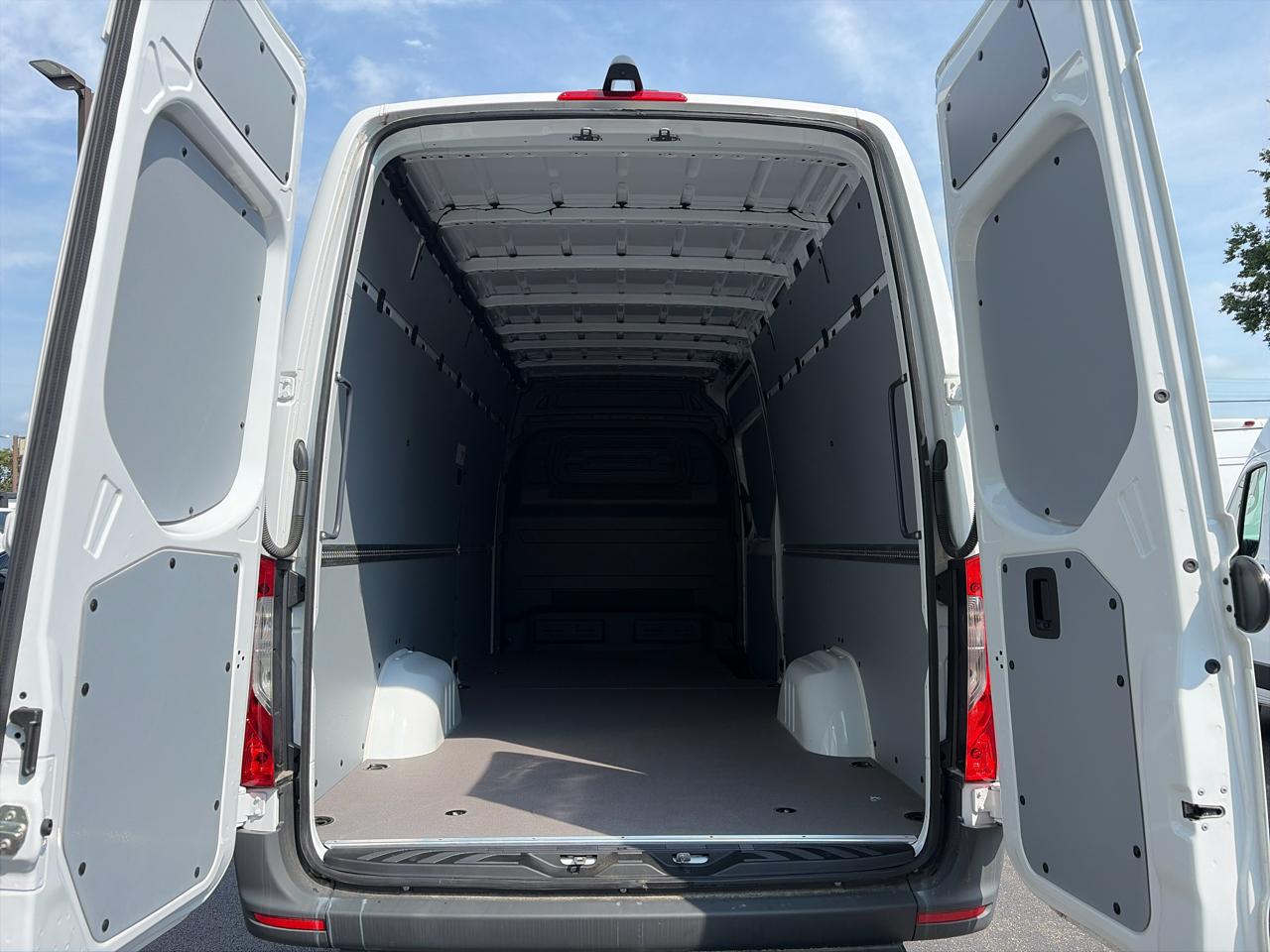 Mercedes-Benz Sprinter Cargo Van 2500 High Roof I4 Diesel HO 170" AWD 2025