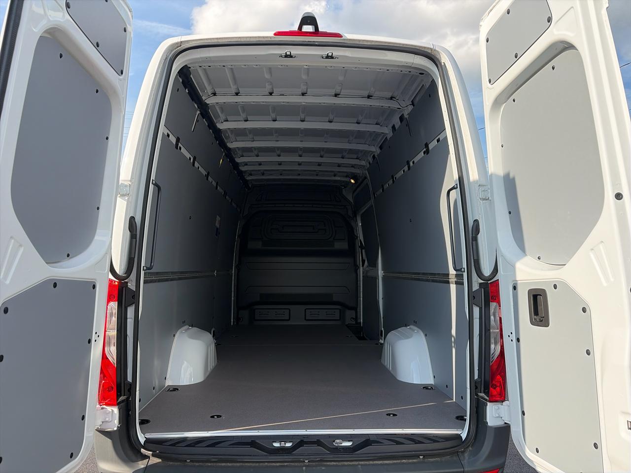 Mercedes-Benz Sprinter Cargo Van 2500 High Roof I4 Diesel HO 170" AWD 2025
