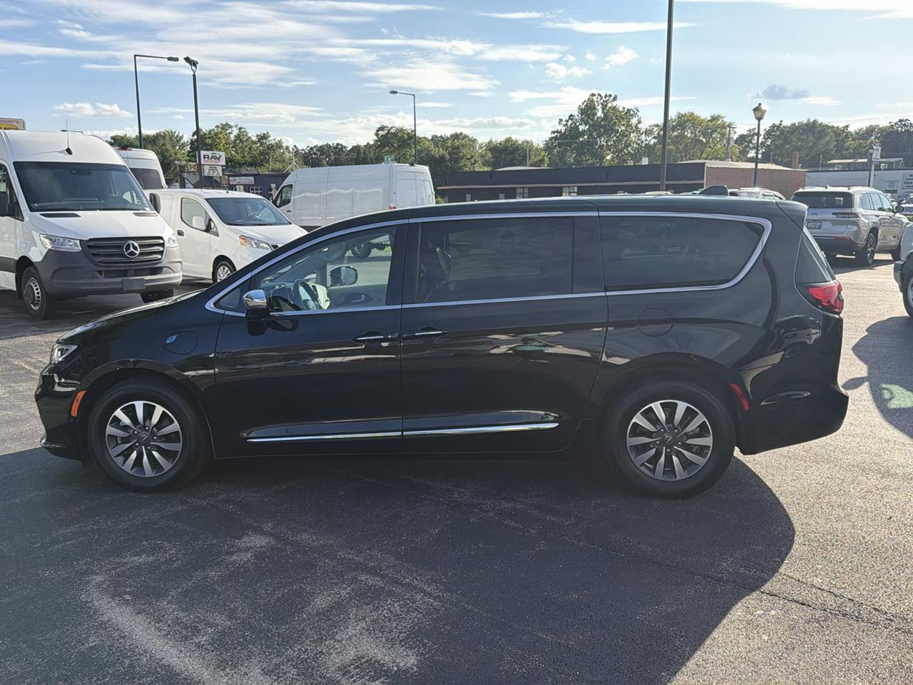 Chrysler Pacifica Hybrid Limited FWD 2022
