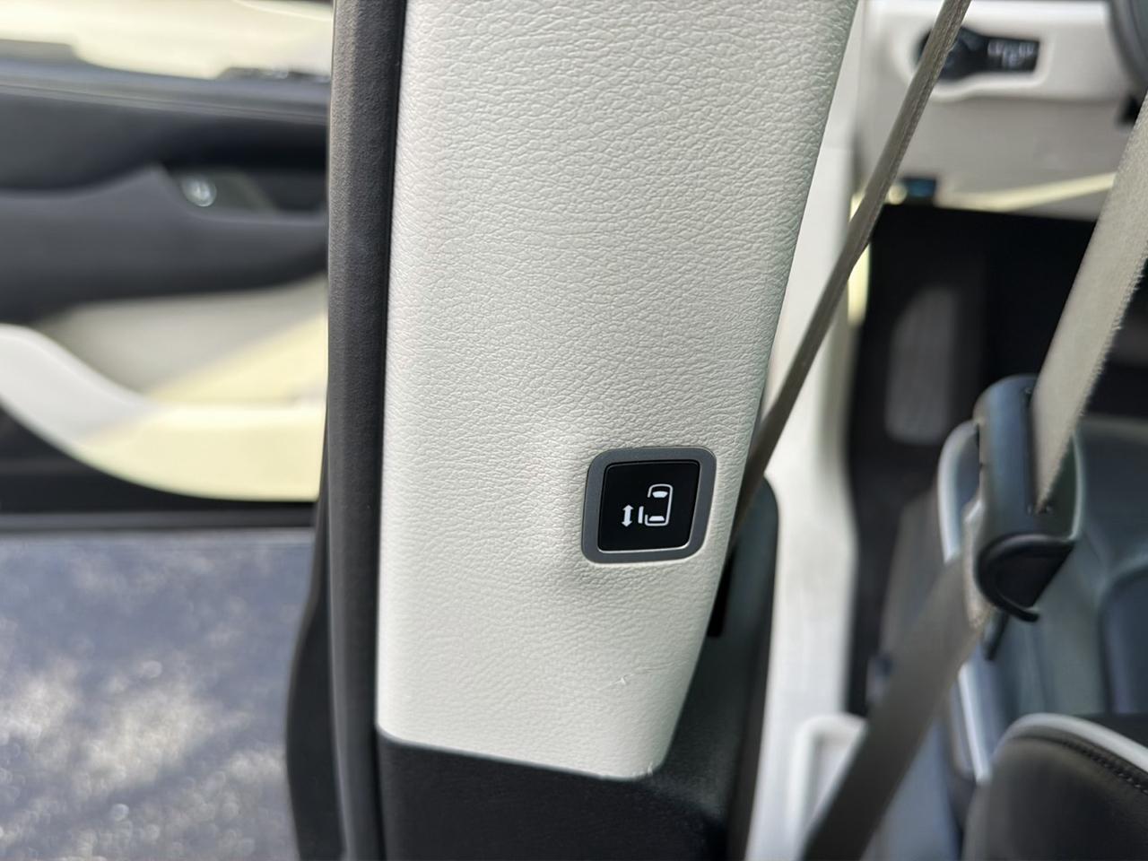 Chrysler Pacifica Hybrid Limited FWD 2022