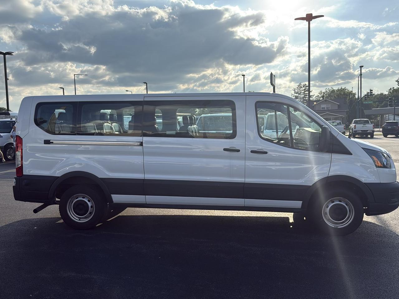 Ford Transit Passenger Wagon T-350 148" Low Roof XLT RWD 2020