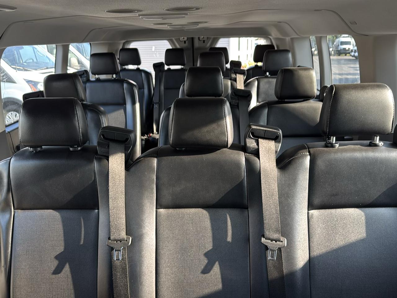 Ford Transit Passenger Wagon T-350 148" Low Roof XLT RWD 2020
