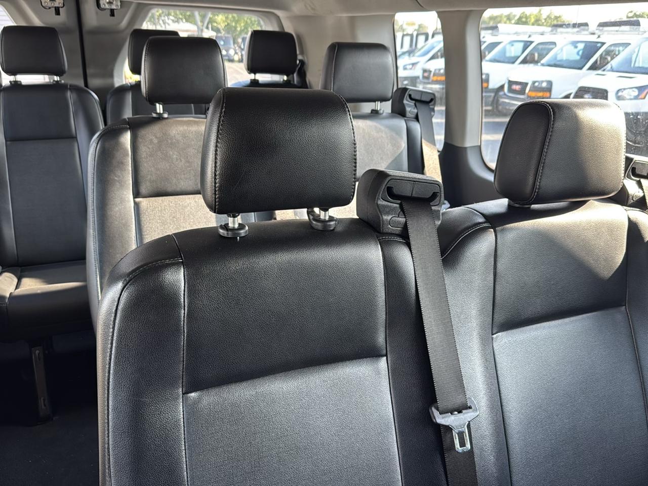 Ford Transit Passenger Wagon T-350 148" Low Roof XLT RWD 2020