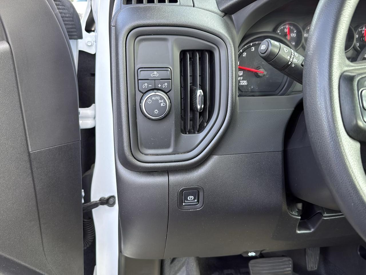 Chevrolet Silverado 1500 2WD Reg Cab 140" Work Truck 2025