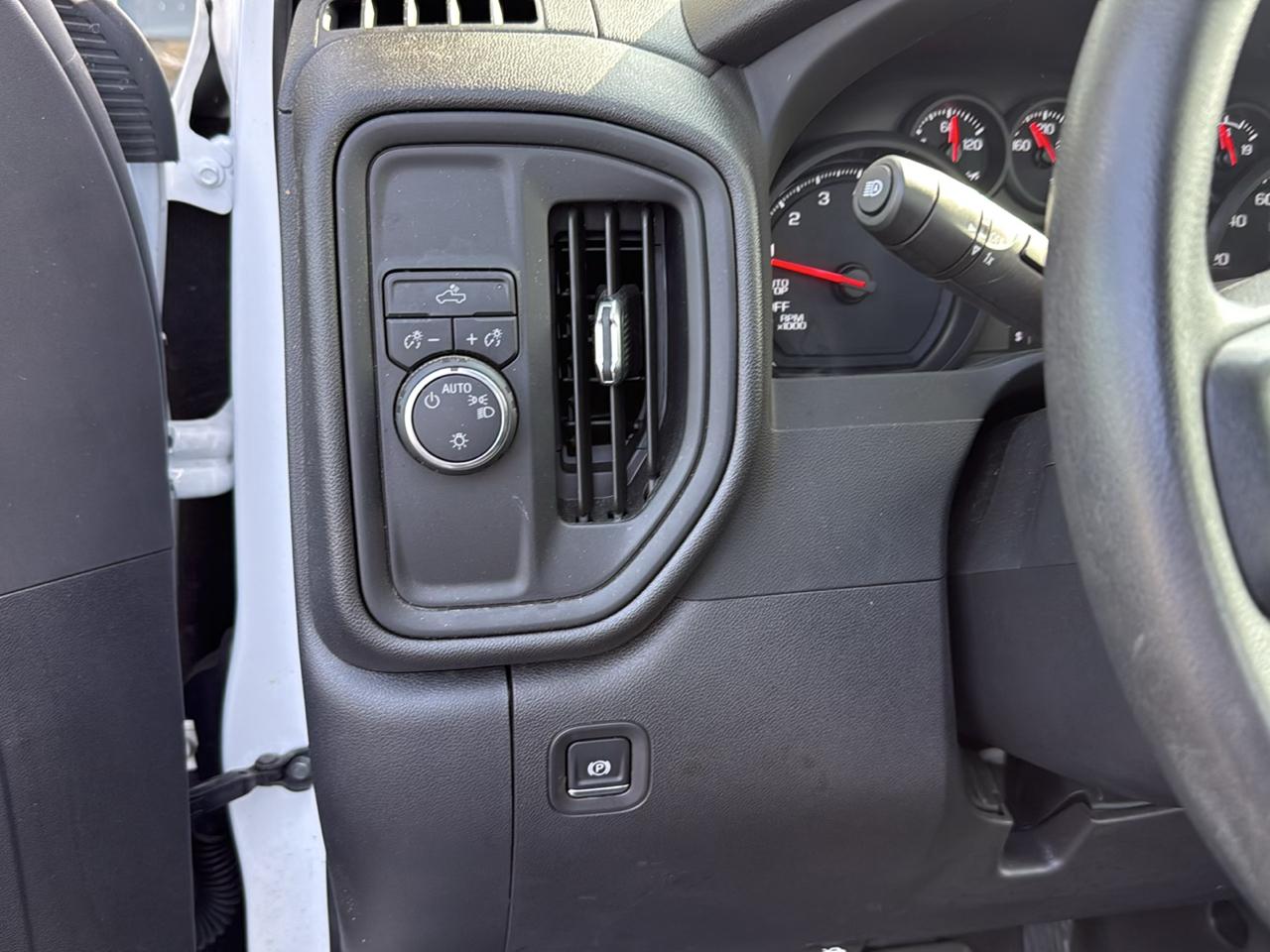 Chevrolet Silverado 1500 2WD Reg Cab 140" Work Truck 2025