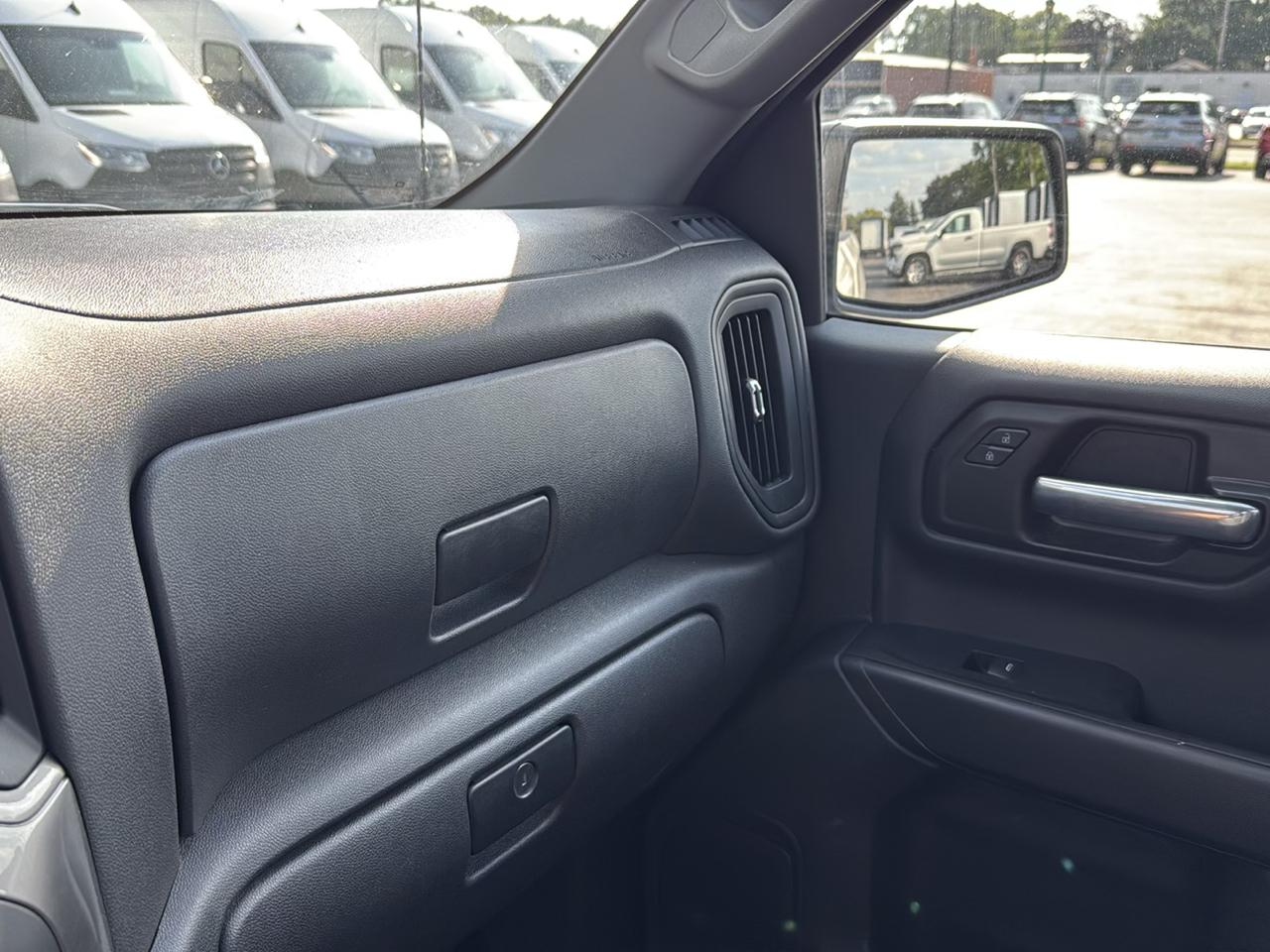 Chevrolet Silverado 1500 2WD Reg Cab 140" Work Truck 2025
