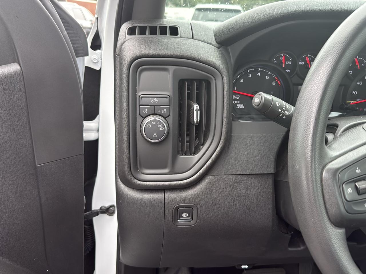 Chevrolet Silverado 1500 2WD Reg Cab 140" Work Truck 2025