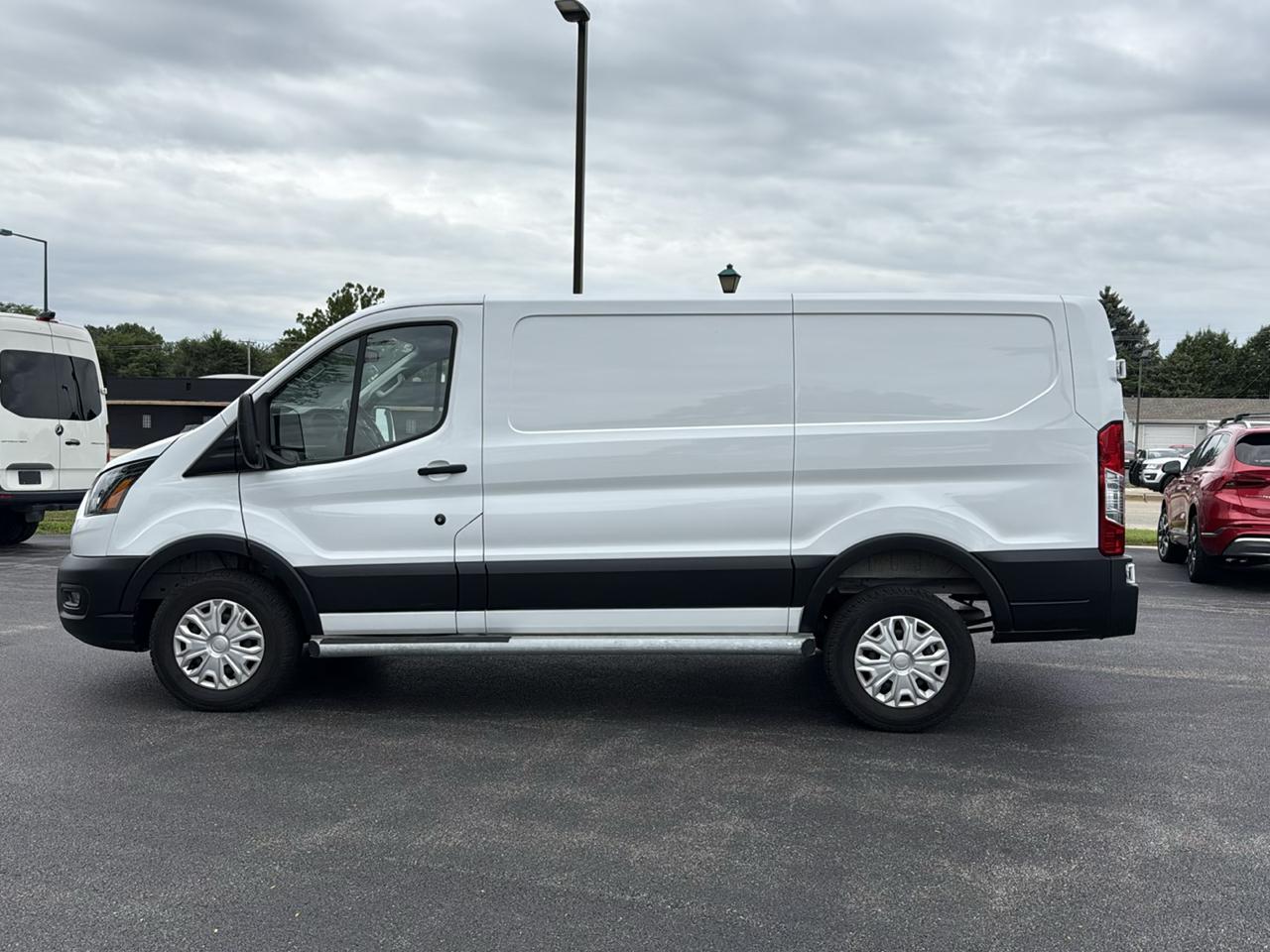Ford Transit Cargo Van T-250 130" Low Rf 9070 GVWR RWD 2025