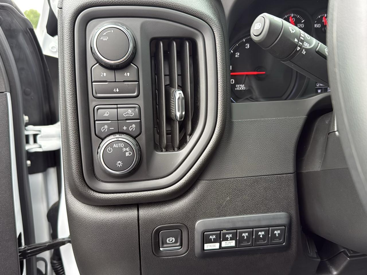 Chevrolet Silverado 2500HD 4WD Double Cab 162" Work Truck 2025