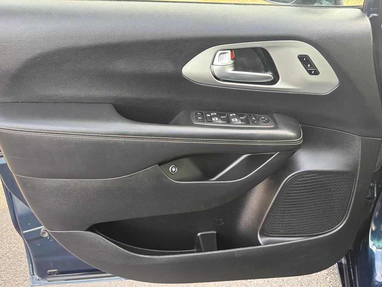 Chrysler Pacifica Hybrid Premium S Appearance Pkg FWD 2024