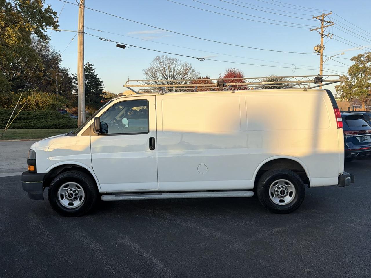 GMC Savana Cargo Van RWD 2500 135" 2021