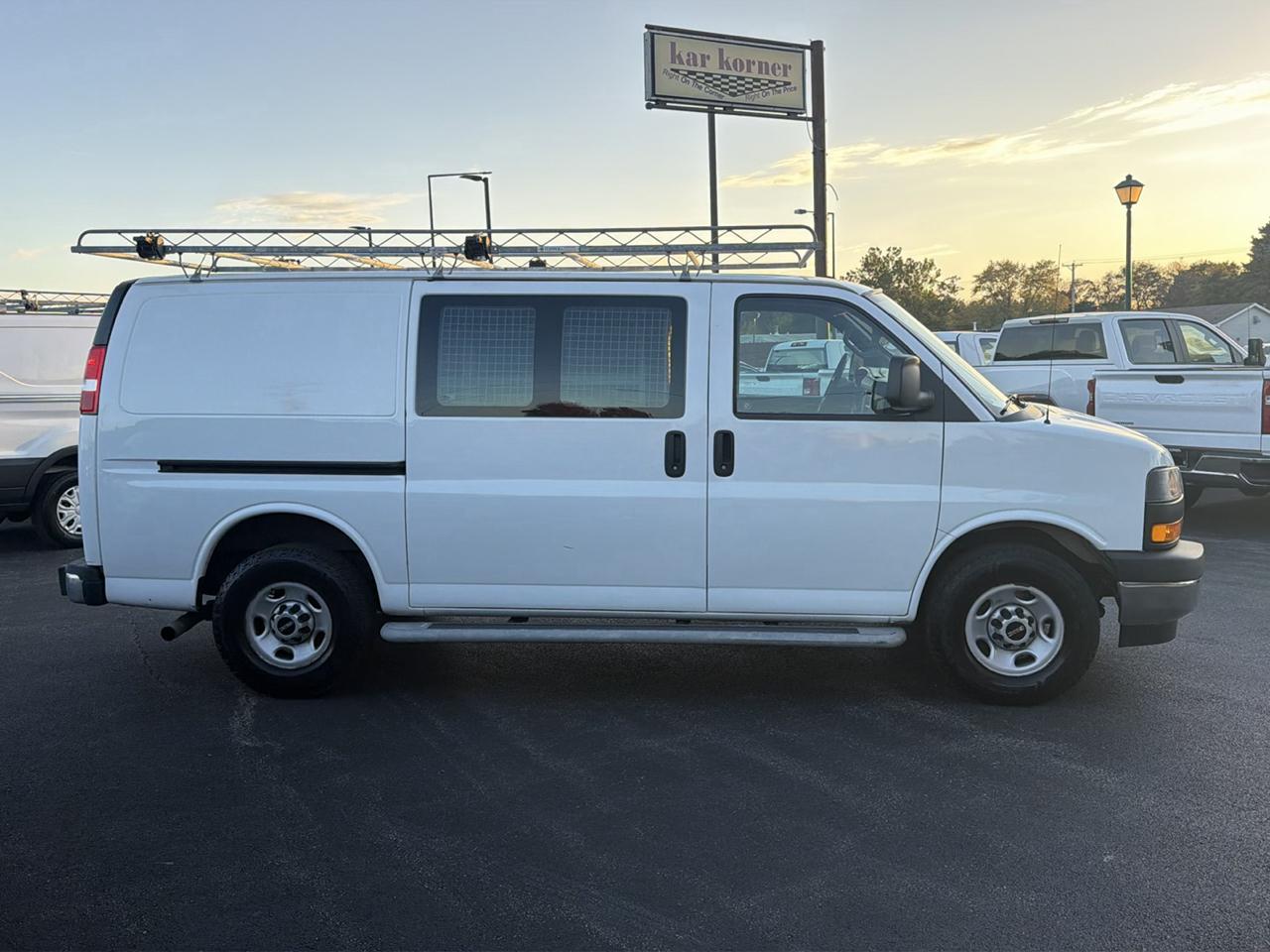 GMC Savana Cargo Van RWD 2500 135" 2021