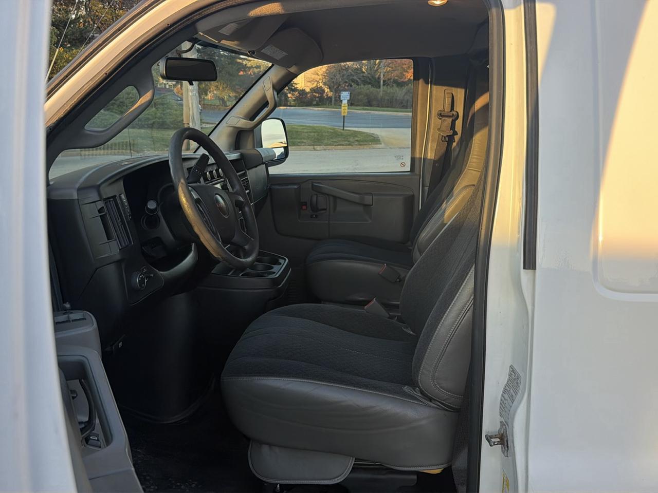 GMC Savana Cargo Van RWD 2500 135" 2021